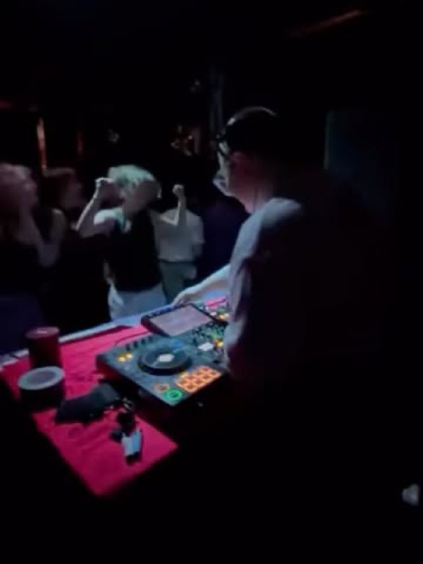 Heute dürfen wir uns auf diese beiden wunderbaren Menschen & besonderen Musiker*innen freuen! 🪩