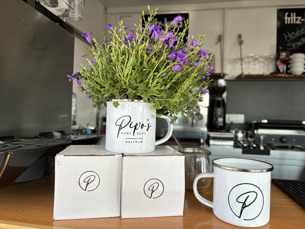 Emaille-Tasse – Pipo’s Surfbude Baltrum